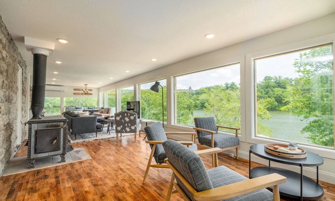 Beaver Cabin | Historical LAKEFRONT Luxury 7 Bedroom - Eureka!