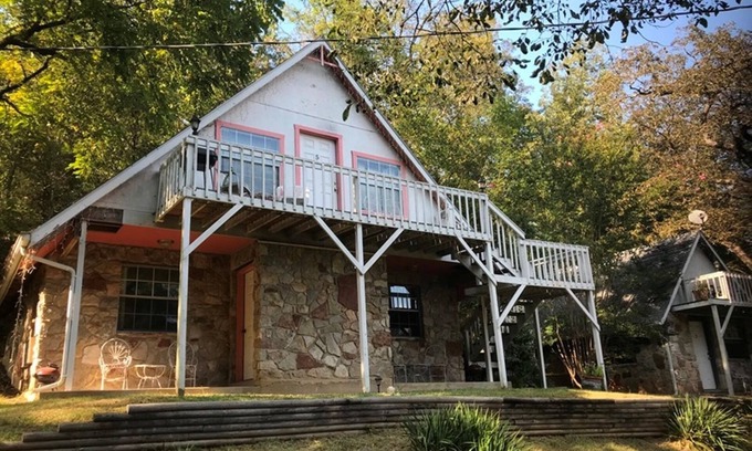 Jasper House | Historical Little Switzerland - Room 5