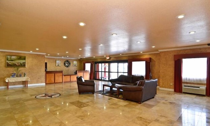 Broken Bow Hotel | HiWay Inn Express of Broken Bow