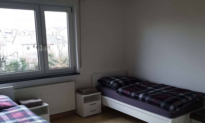 Eppelheim Apartment | HÖ01 large apartment with dryer and washing machine