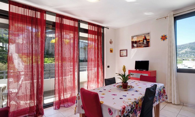 Bussana Apartment | Holiday Apartment "Bussana Mare" with Mountain View, Private Terrace & A/C