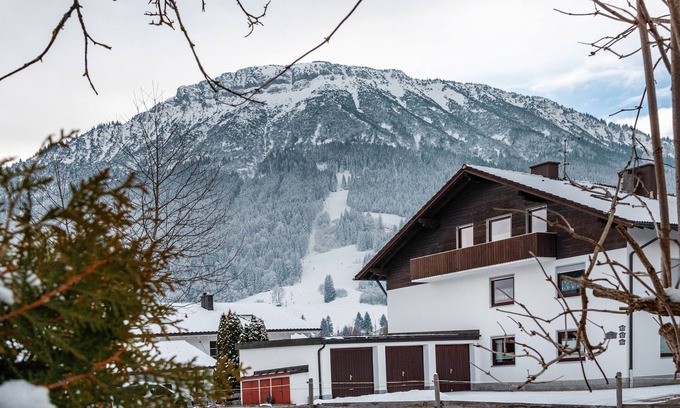 Heitlern Apartment | Holiday Apartment 'Breitenbergblick' with Mountain View, Balcony and Wi-Fi