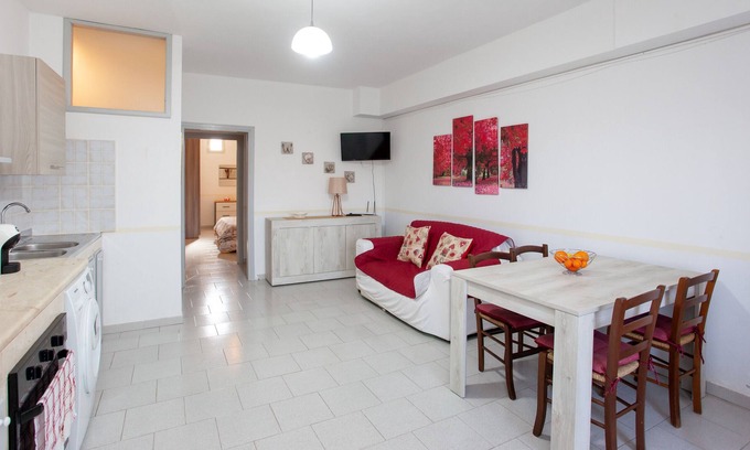 Galtelli Apartment | Holiday Apartment "Casa Samuel" with Shared Terrace, A/C & Wi-Fi