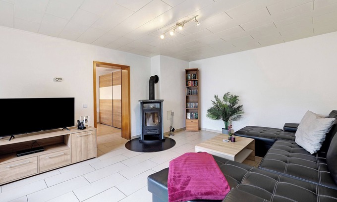 Alstaden Apartment | Holiday Apartment 'Ferienwohnung Alstaden 1' with Wi-Fi