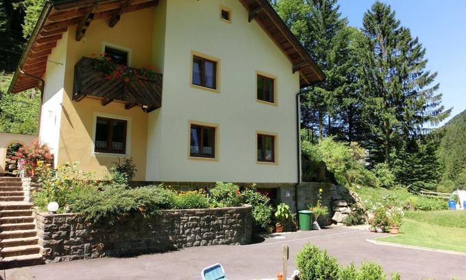 Loich House | Holiday apartment Felsenblick