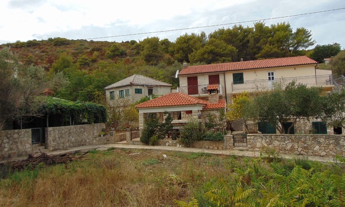 Cove Donja Krusica (Donje selo) Apartment | Holiday apartment Grohote for 1 - 4 persons with 2 bedrooms - Row house