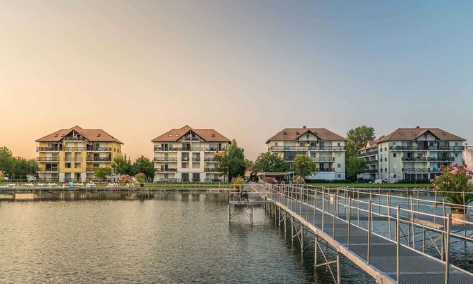 Balatonoszod Apartment | Holiday apartment right on the beach