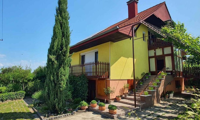 Balatonboglar Apartment | Holiday apartment with garden, barbecue facilities and internet access