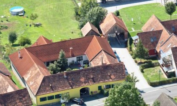 Loipersdorf bei Fuerstenfeld Apartment | Holiday apartment in the idyllic square yard