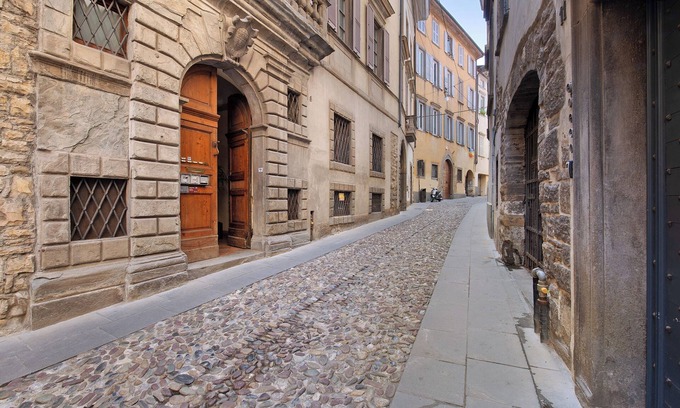 Citta Alta Apartment | Holiday Apartment "Penthouse in Città Alta - Bergamo" with Wi-Fi