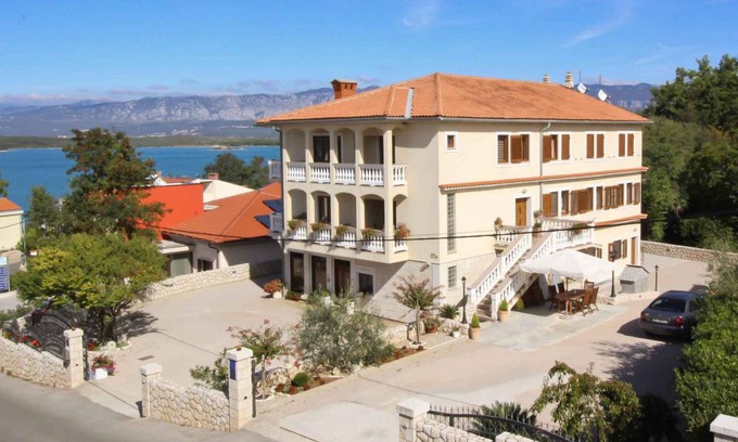 Soline Apartment | Holiday apartment with air conditioning and terrace with sea view