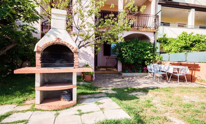 Monterol Apartment | Holiday apartment with air conditioning