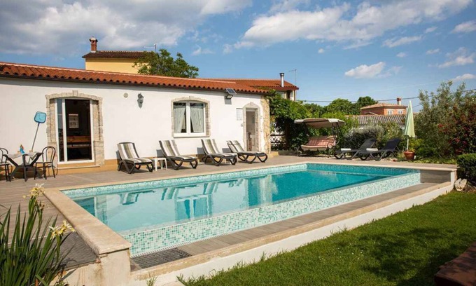 Kanfanar Apartment | Holiday apartment with outdoor swimming pool and terrace