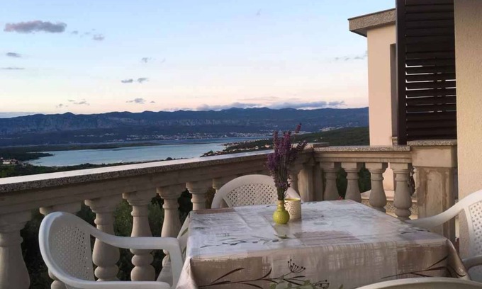 Tribulje Apartment | Holiday apartment with terrace and sea view