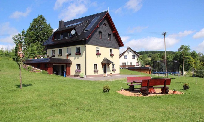 Dorfchemnitz Apartment | Holiday apartment with use of pool