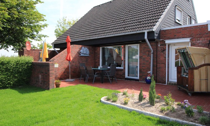 Friedrichskoog-Spitze House | Holiday Home 'Ferienhaus Wind Und Wolke' with Private Terrace, Private Garden and Wi-Fi