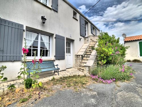 Saint-Pierre-d'Oleron House | Holiday Home Matha by Interhome