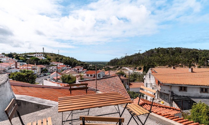 Malveira da Serra House | Holiday Home 'Between Mountain and Sea' with Mountain View, Private Terrace and Wi-Fi