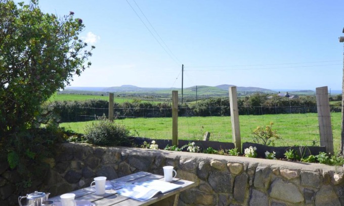 Garn Fadryn House | Holiday Home Bryncroes by Interhome
