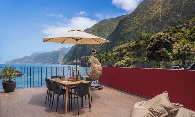 Porto Moniz House | Holiday home by the sea, Pipas do Avô - Seixal