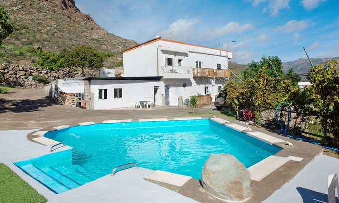 Mogan Apartment | Holiday Home "Casa Aguacate" with Mountain View, Pool & Wi-Fi