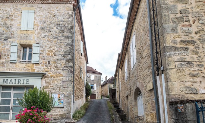 Badefols-d'Ans House | Holiday Home 'Charmante Maison, Echappée Belle' with Private Pool, Terrace and Wi-Fi