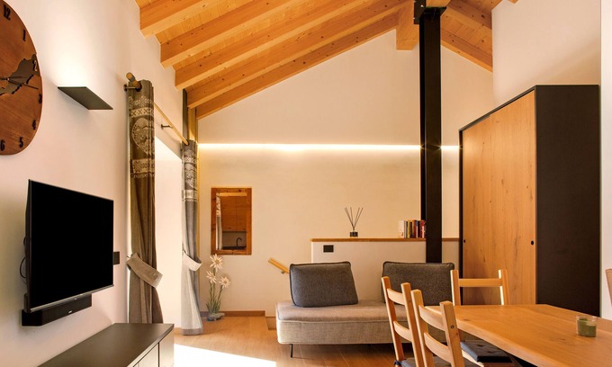 Mezzano House | Holiday Home 'Dimora Dajana' with Mountain View, Private Terrace and Wi-Fi