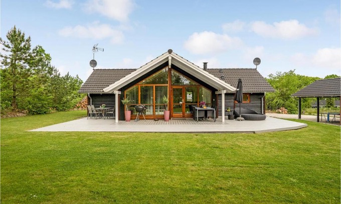 Fjellerup House | Holiday Home Glesborg With A Fireplace 02