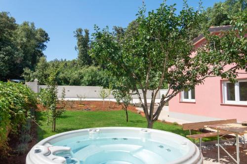 Banjole House | Holiday Home Hana-Stunning peninsula- with Hot Tub