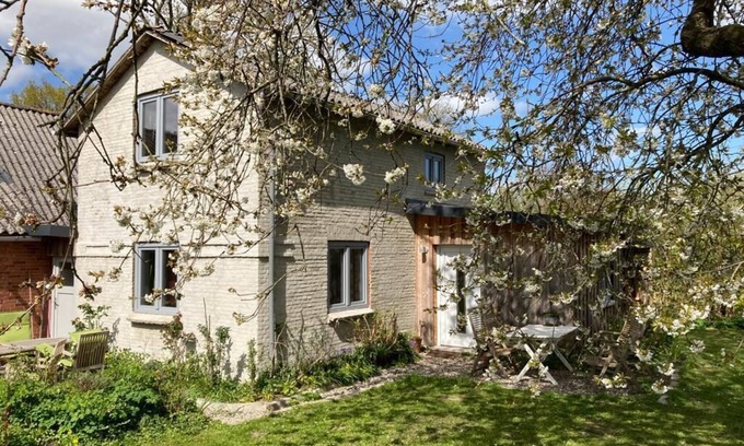 Holzdorf House | Holiday Home 'Helles Ruhiges In' with Private Terrace, Private Garden and Wi-Fi