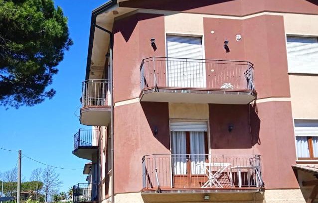 Marina di Massa Apartment | Holiday Home Il Pontile in Marina di Massa, apartments with private outdoor area, just 400 meters from the sea