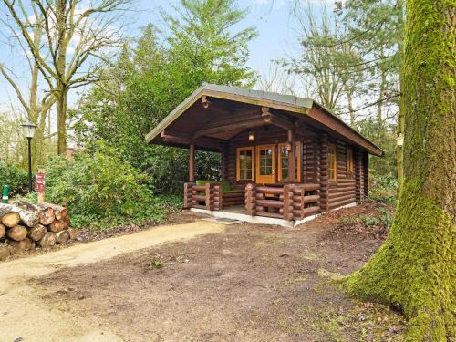 Diessen House | Holiday Home in Brabant with Hot Tub