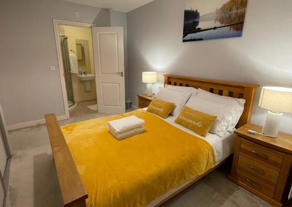 Canton House | Holiday Home In Cardiff, Sleeps 8