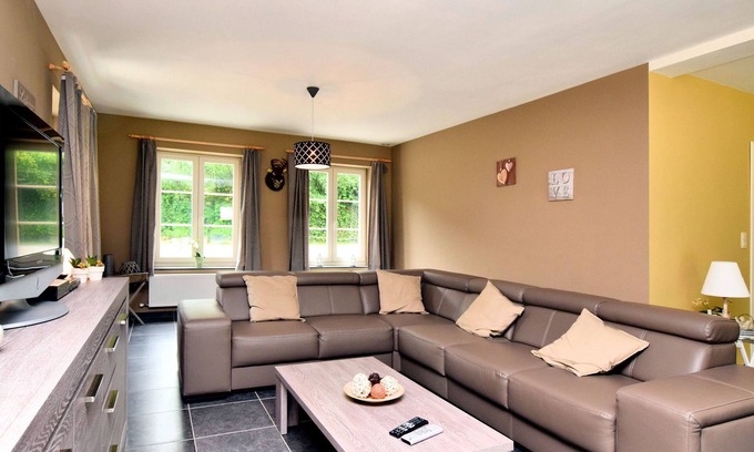 Hastiere-Lavaux House | Holiday home in Hastiere near forest