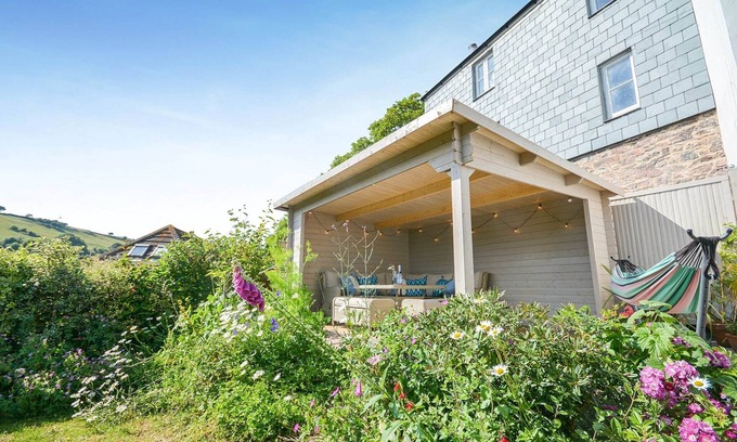 Kingsand Cottage | Holiday Home in Kingsand near the Beach