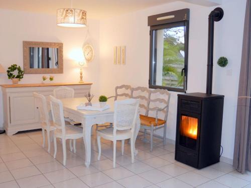 Guisseny House | Holiday Home in Le Vougot by Sandy Beach