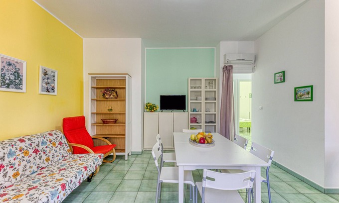 Marina di Novaglie Apartment | Holiday Home 'Il Carrubo Orchide' with Private Terrace, Private Garden and Balcony