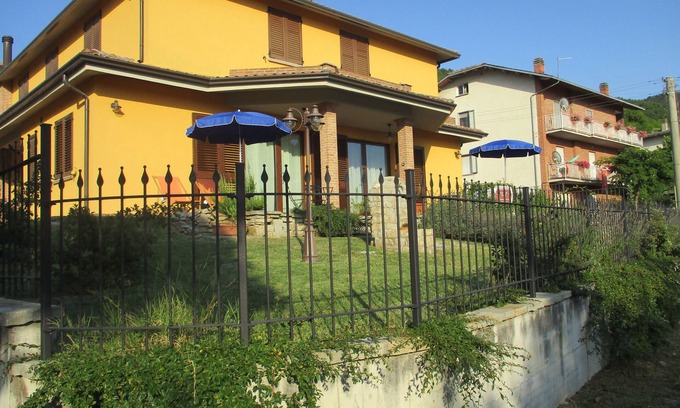 Fossato di Vico House | HOLIDAY HOME THE AWAKENING OF SENSES 2 (ANTISISMIC).
