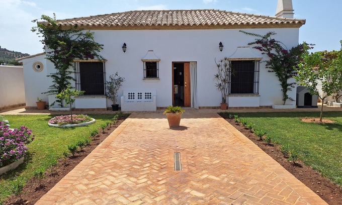 Montellano House | Holiday Home "Jyv" with Mountain View, Pool & Wi-Fi