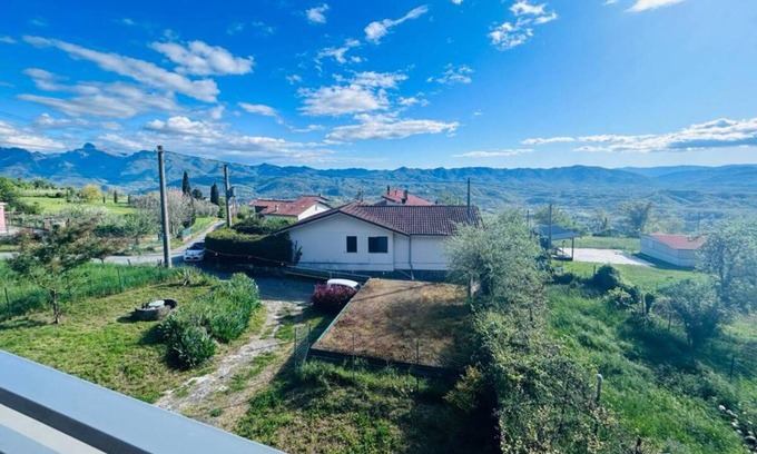 Agnino House | Holiday Home 'La Casa di Andrea in Lunigiana' with Private Terrace, Shared Garden and Balcony