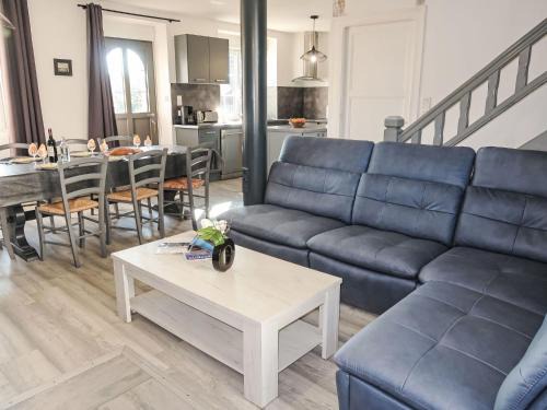 Locquirec House | Holiday Home Le Coup de Coeur by Interhome