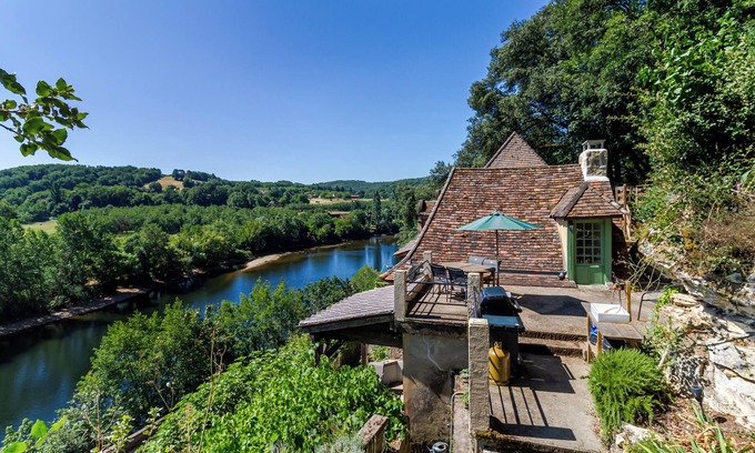 Vezac House | Holiday Home 'Le Mirador Vue Sur La Dordogne' with Private Terrace and Balcony