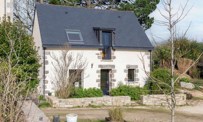 Concarneau House | Holiday Home 'Le Penty - Proche Plages Et Centre' with Private Terrace, Shared Garden and Wi-Fi