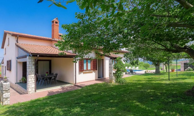 Đuba House | Holiday Home Licia by Interhome