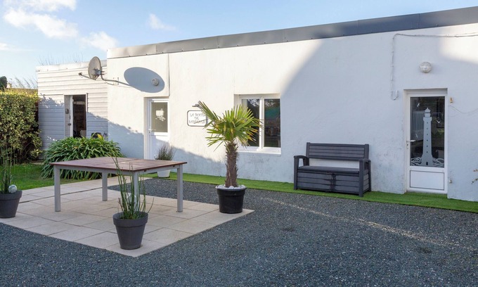 Penmarch House | Holiday Home 'Maison De Pêcheur 300m De La Mer' with Private Terrace and Private Garden
