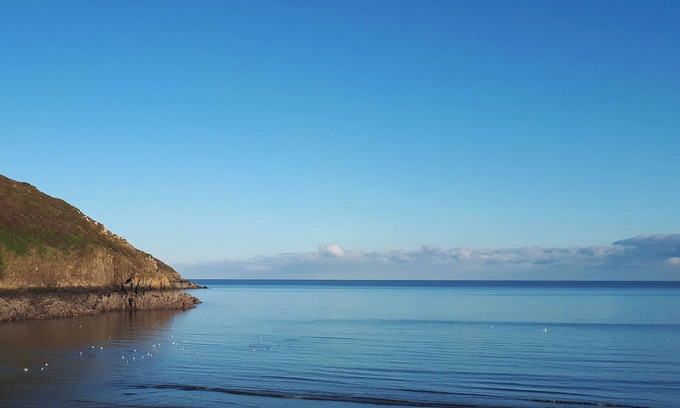 Plouezec House | Holiday Home 'Maison De Vacances 4 Personnes' with Private Terrace, Garden and Air Conditioning