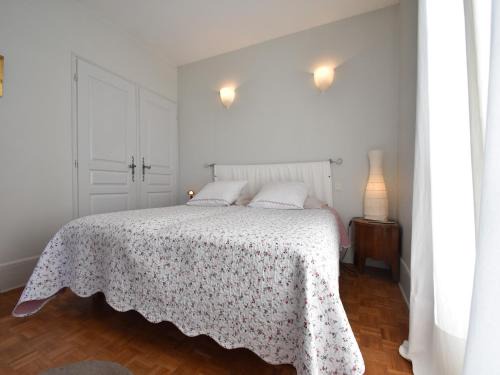 Yevre-le-Chatel House | Holiday Home near Paris with Garden