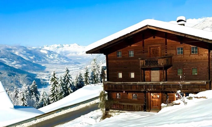 Rohrberg House | Holiday Home 'Oberlehen Hof' with Mountain View, Private Terrace and Wi-Fi