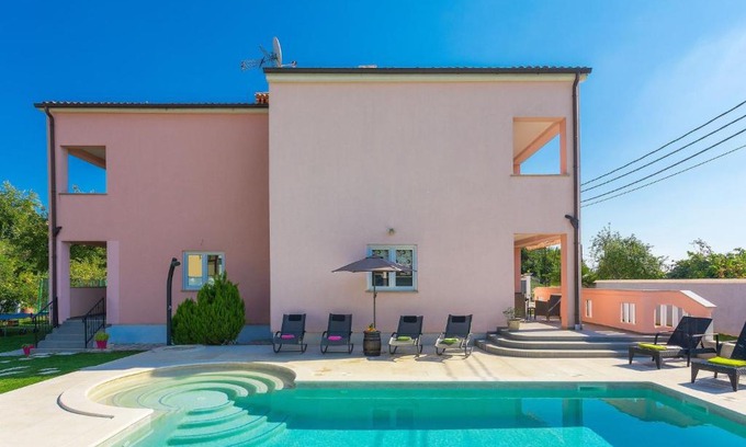 Orihi House | Holiday Home Paus by Interhome
