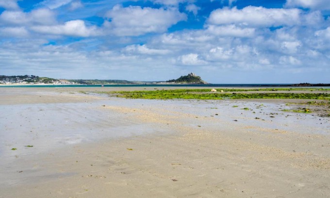 Marazion House | Holiday Home Pebbles- Marazion by Interhome